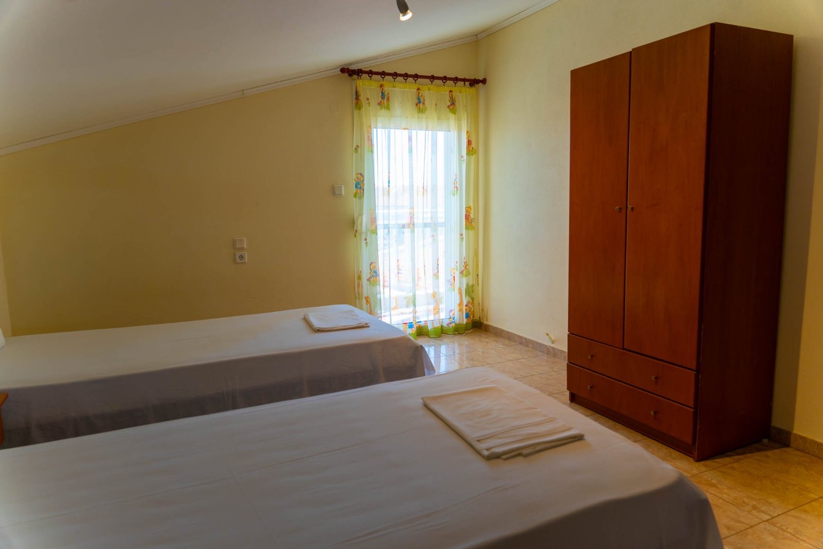 Κρεβατοκάμαρα 2